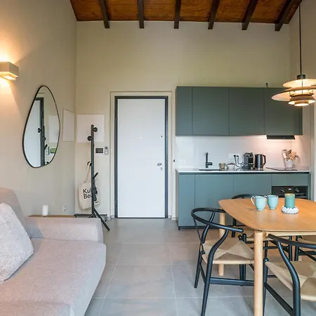Guesthost - Two-room In With Pool! Como