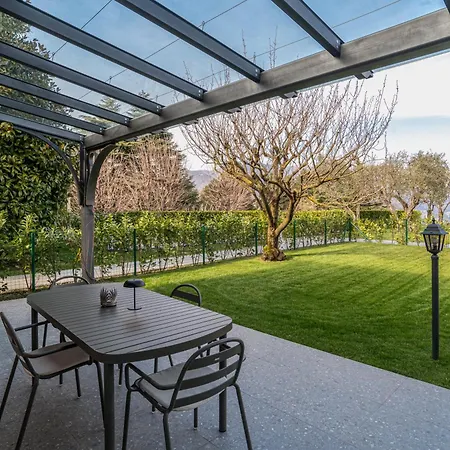 Guesthost - Two-room In With Pool!