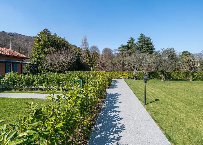 Guesthost - Two-room In With Pool! דירה קומו