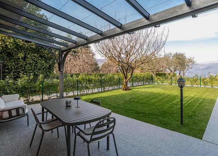 Guesthost - Two-room In With Pool!