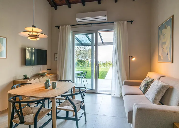 Guesthost - Two-room In With Pool! דירה *