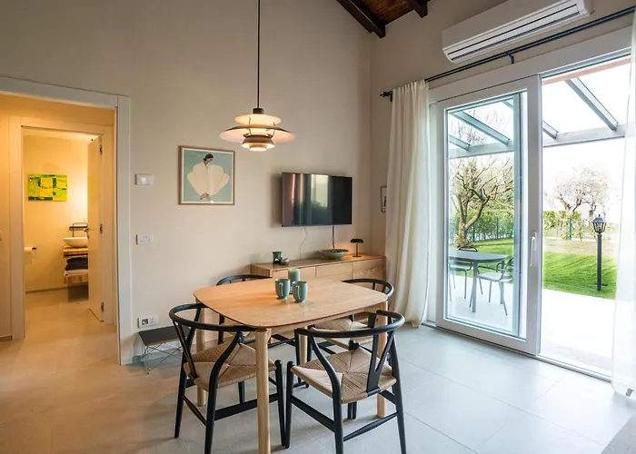Guesthost - Two-room In With Pool! * Como