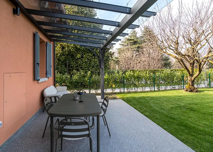 Guesthost - Two-room In With Pool! Como
