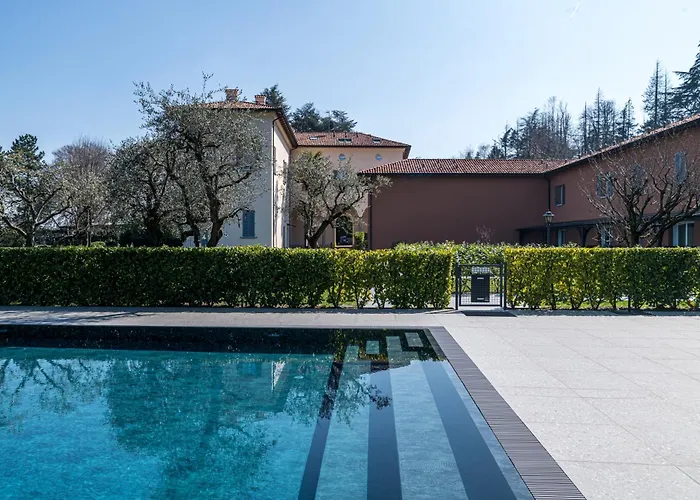 Guesthost - Two-room In With Pool! Como