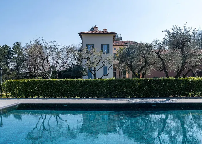 Guesthost - Two-room In With Pool! Apartment