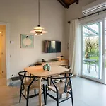 Guesthost - Two-room In With Pool! * קומו