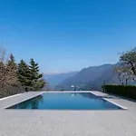 Guesthost - Two-room In With Pool! דירה *